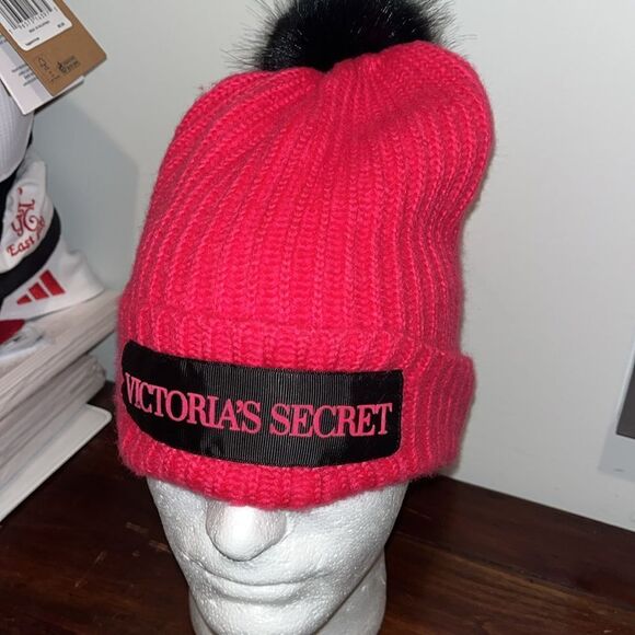 Victoria's Secret HOT PINK Pompom Logo Knit Beanie Tobbogan Toque cap hat osfa - Picture 1 of 4